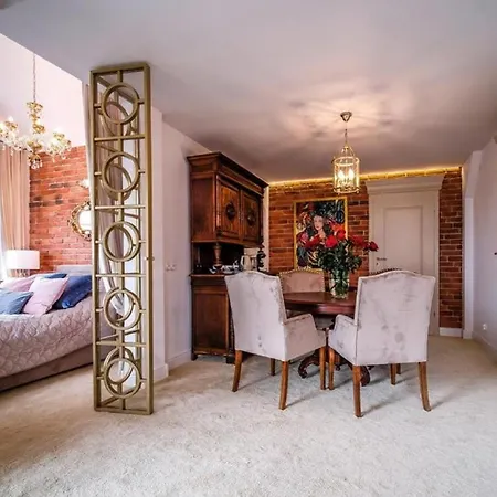 فندق مبيت وإفطار Zatoka Aniolow ليبا